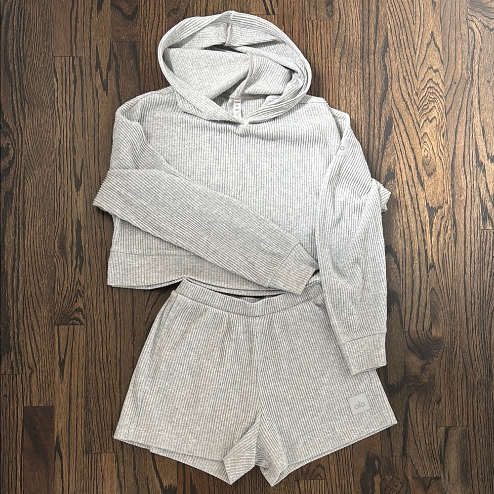 Alo Yoga Gray Muse Set XS